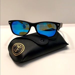 Ray-Ban Wayfarer Sunglasses Black Frame/Blue Lens